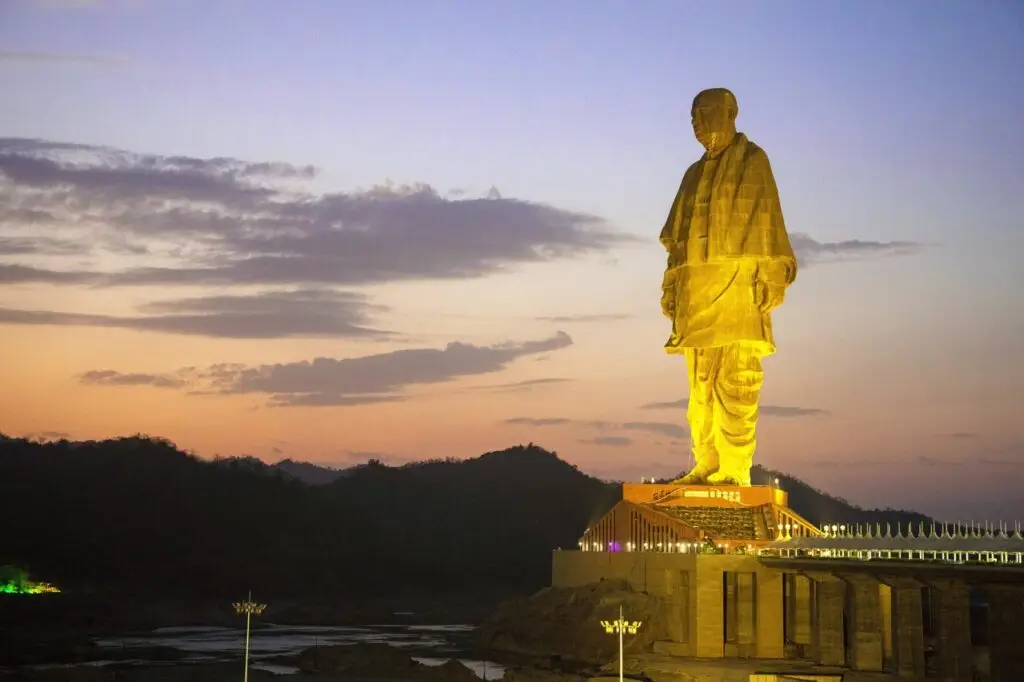 laser light show statue of unity