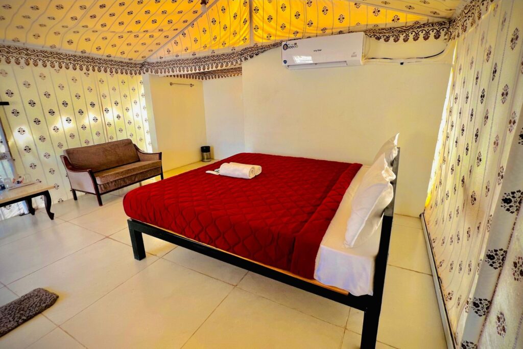 budget stay near statue of unity